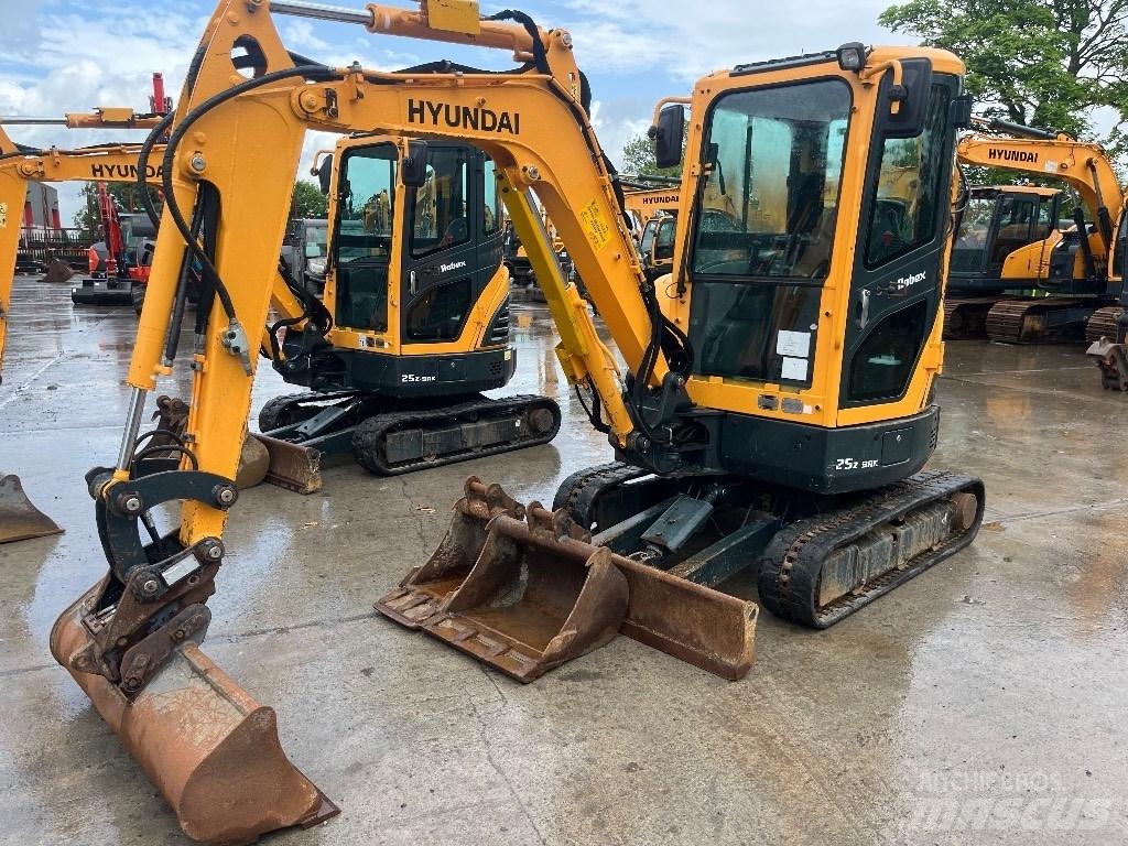 Hyundai R25Z-9 AK 小型挖掘机