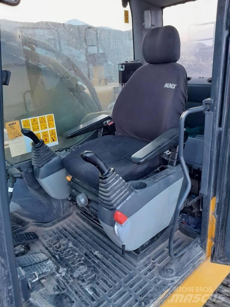Komatsu PC390LC-8 履带挖掘机