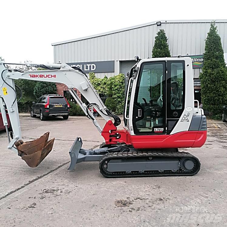 Takeuchi TB235 小型挖掘机