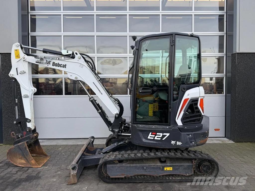 Bobcat E27 小型挖掘机