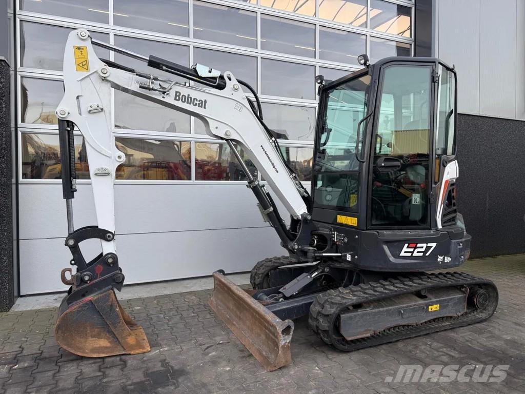 Bobcat E27 小型挖掘机