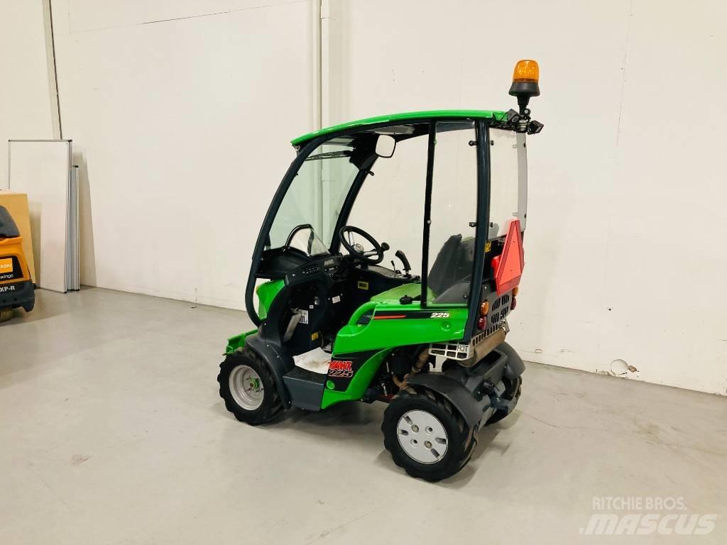 Avant 225 小型装载机
