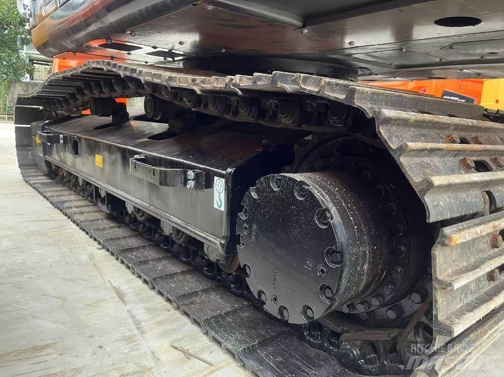 Hitachi zx200 履带挖掘机