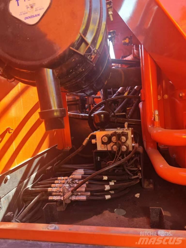 Doosan DX 300 履带挖掘机