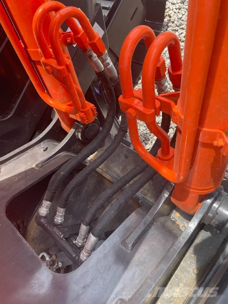 Hitachi ZX 200 履带挖掘机