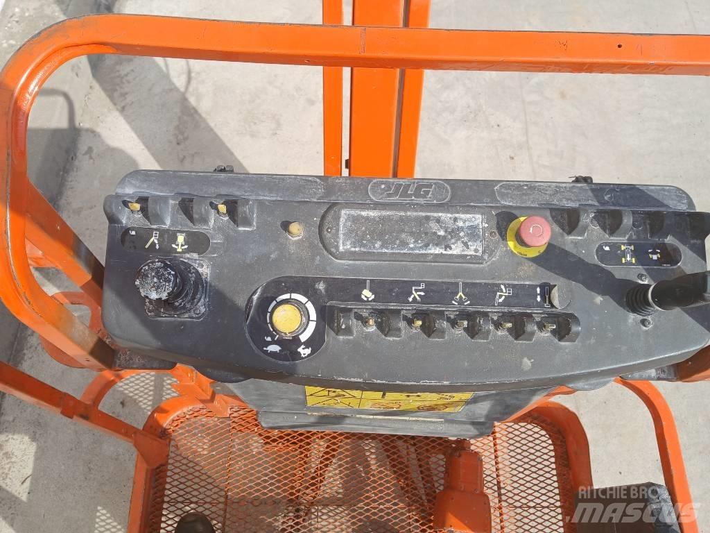 JLG E 300 AJ 曲臂高空工作平台