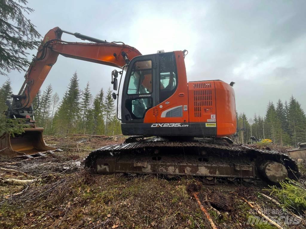 Doosan DX 235 LCR-5 履带挖掘机