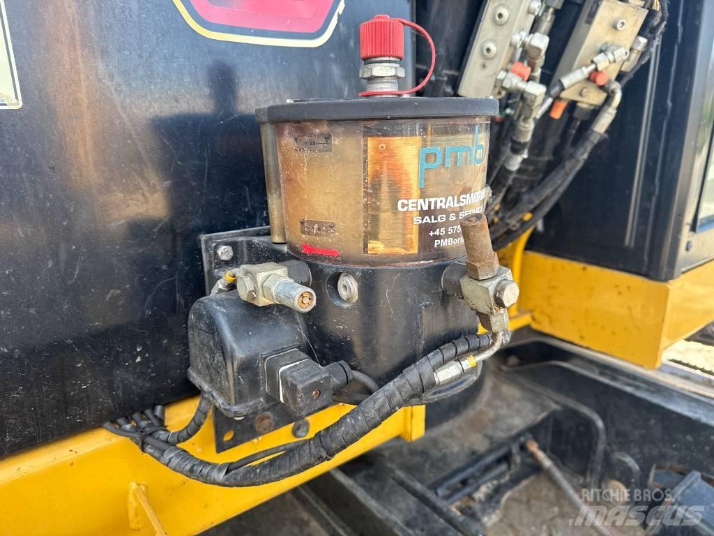 CAT 310 履带挖掘机