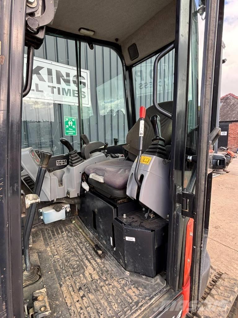 Kubota U 27 小型挖掘机