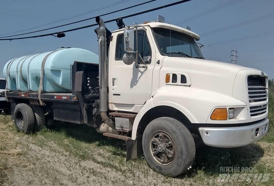 Sterling L 8513 起重车