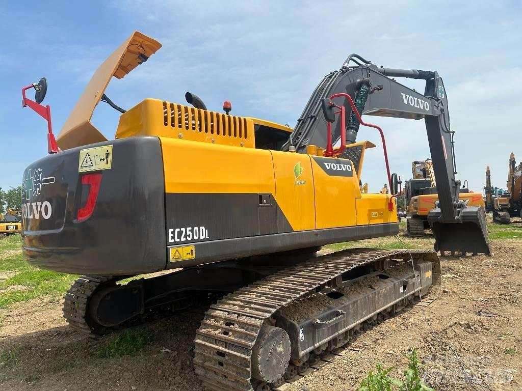 Volvo EC250D 履带挖掘机