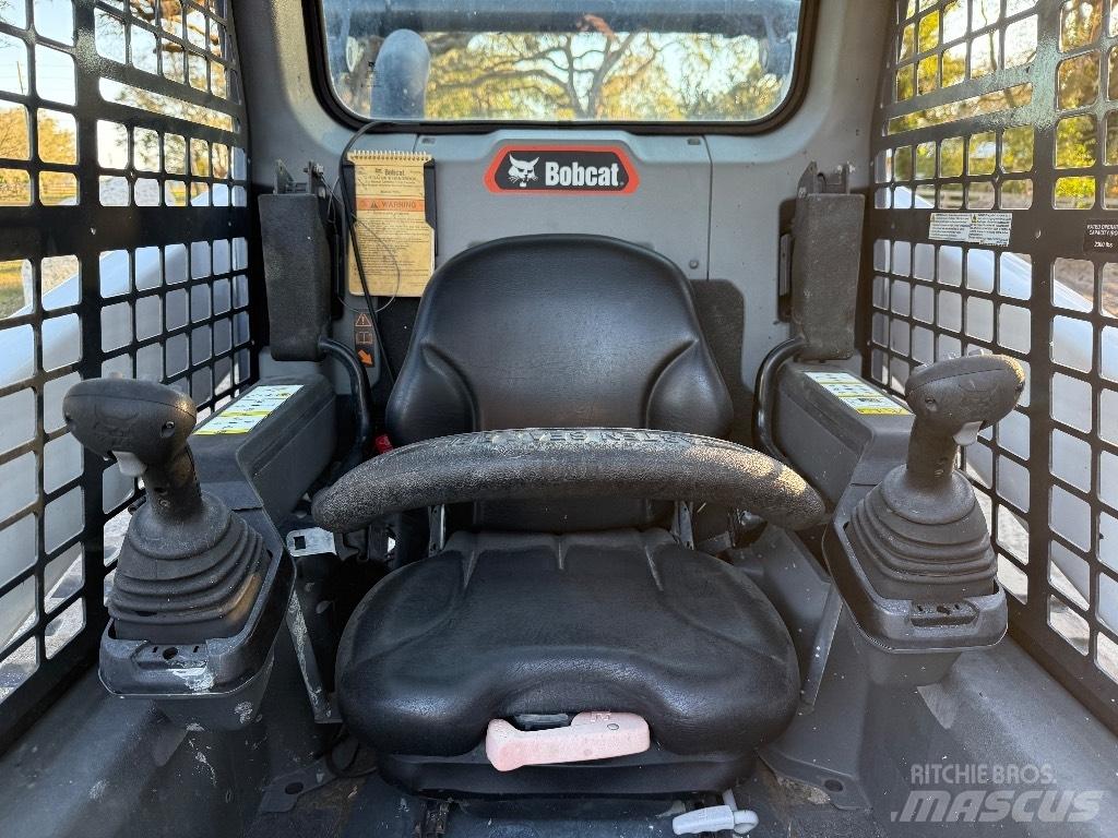 Bobcat T 64 滑移装载机