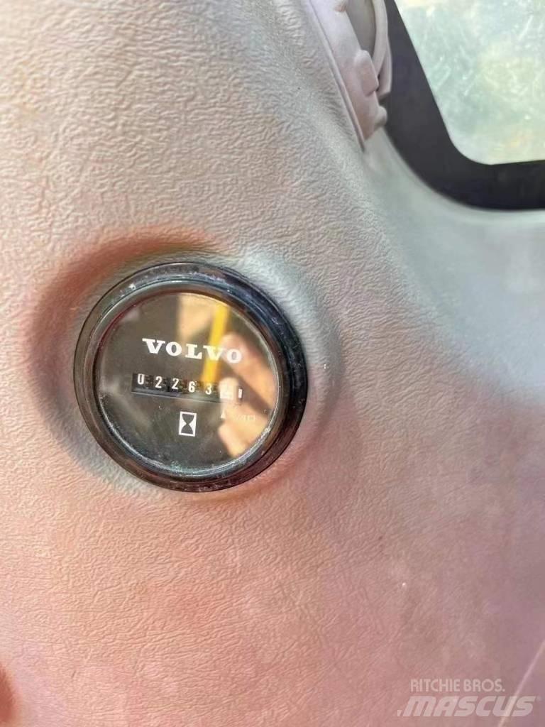 Volvo EC 220 履带挖掘机