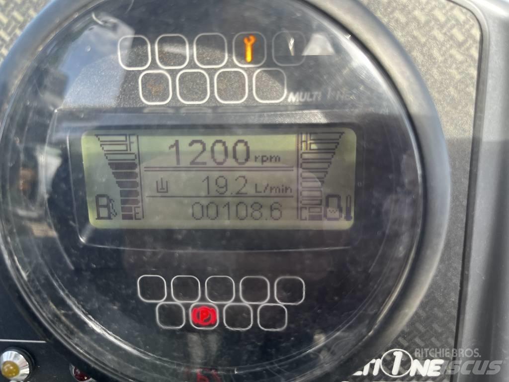 Multione 11.6 K 滑移装载机