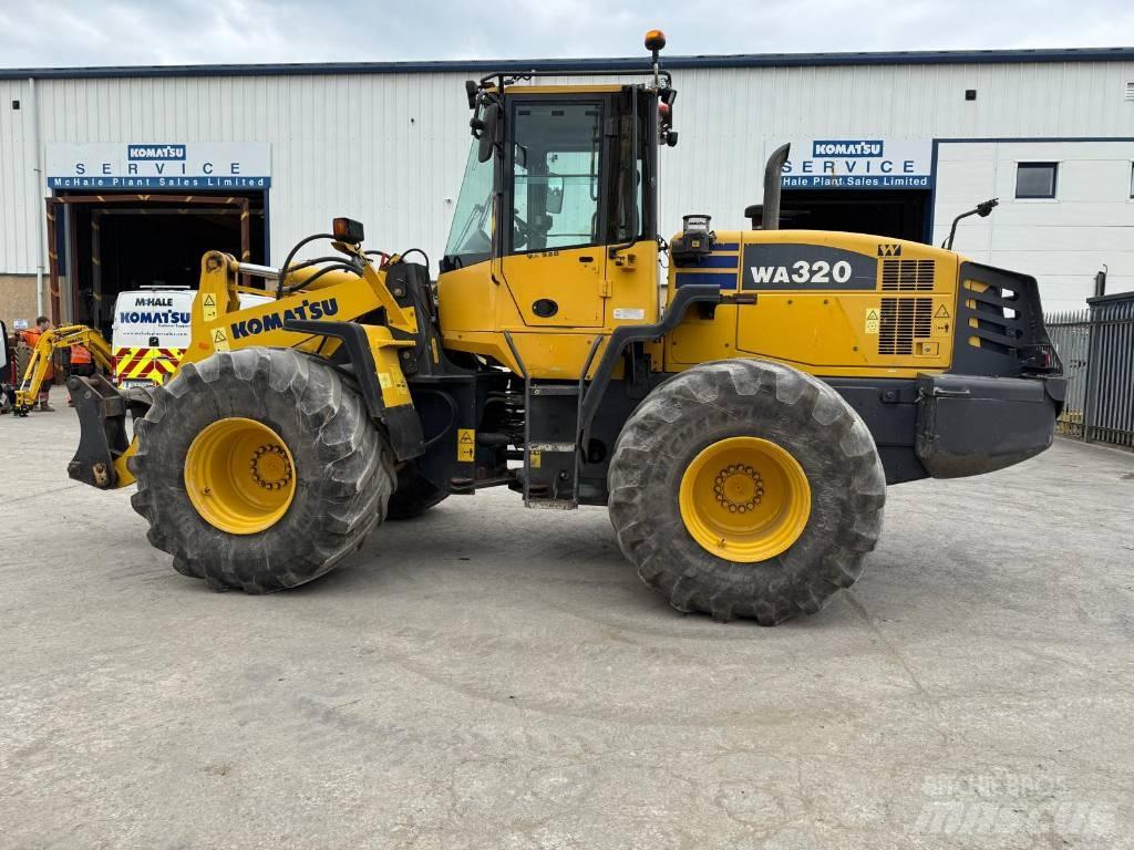 Komatsu WA320-5 轮式装载机