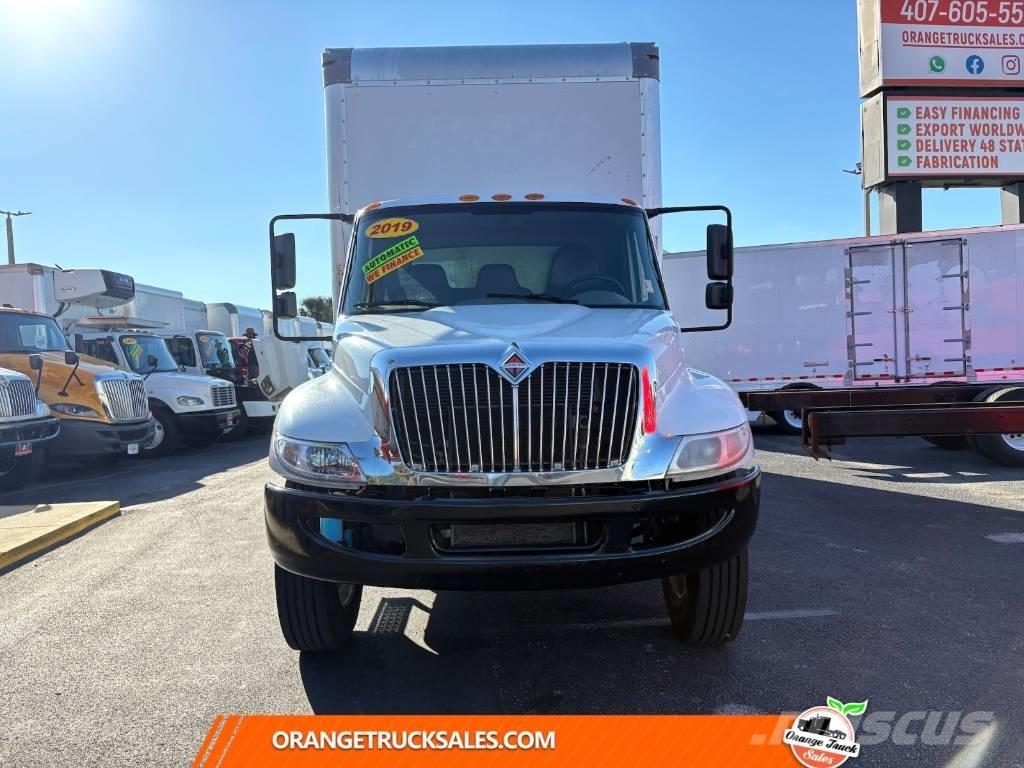 International 4300 厢式货车