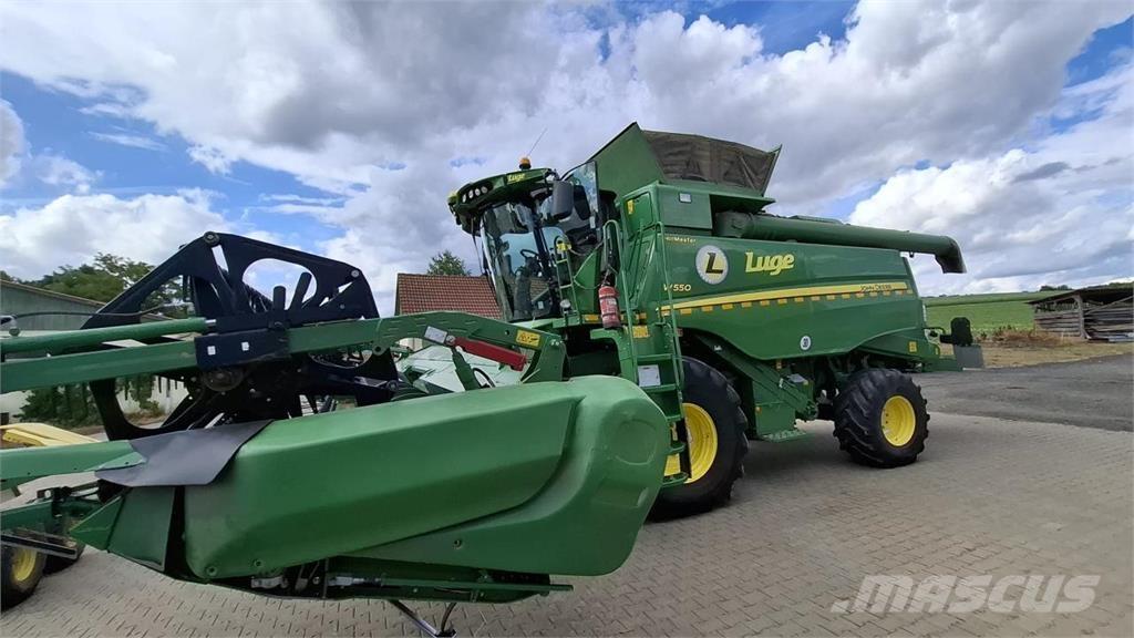 John Deere T560 HM 联合收割机
