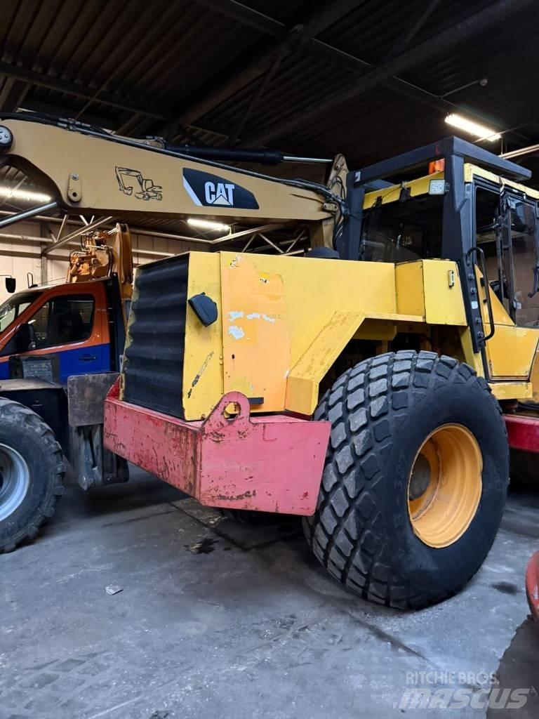 Dynapac CA 251 D 胶轮压路机
