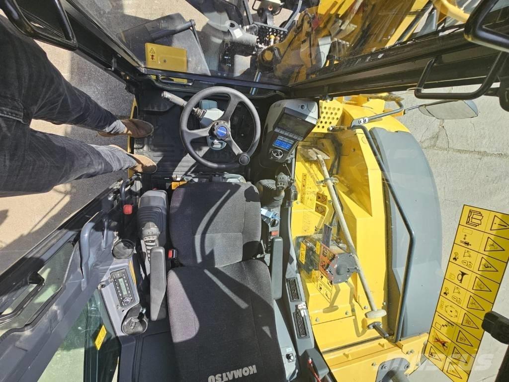 Komatsu PW 98 MR-11 轮式挖掘机