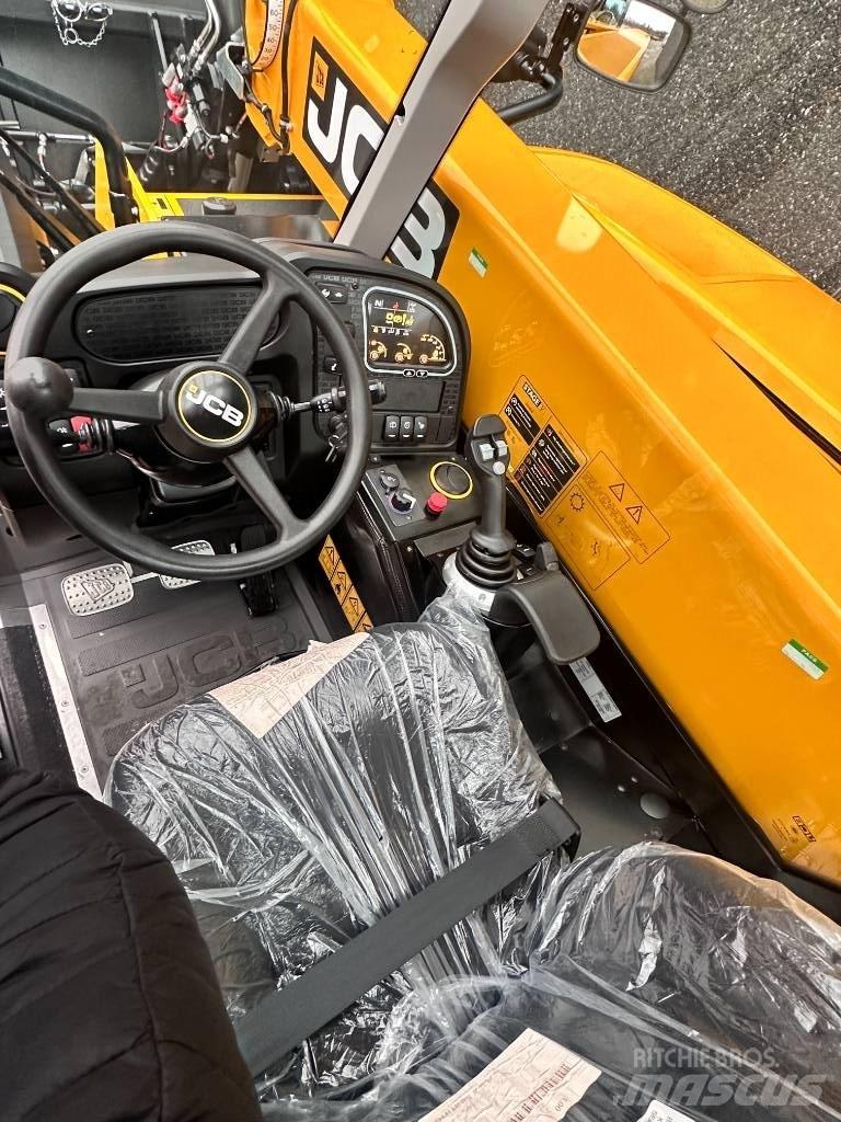 JCB 525-60 伸缩臂叉装车|叉装车