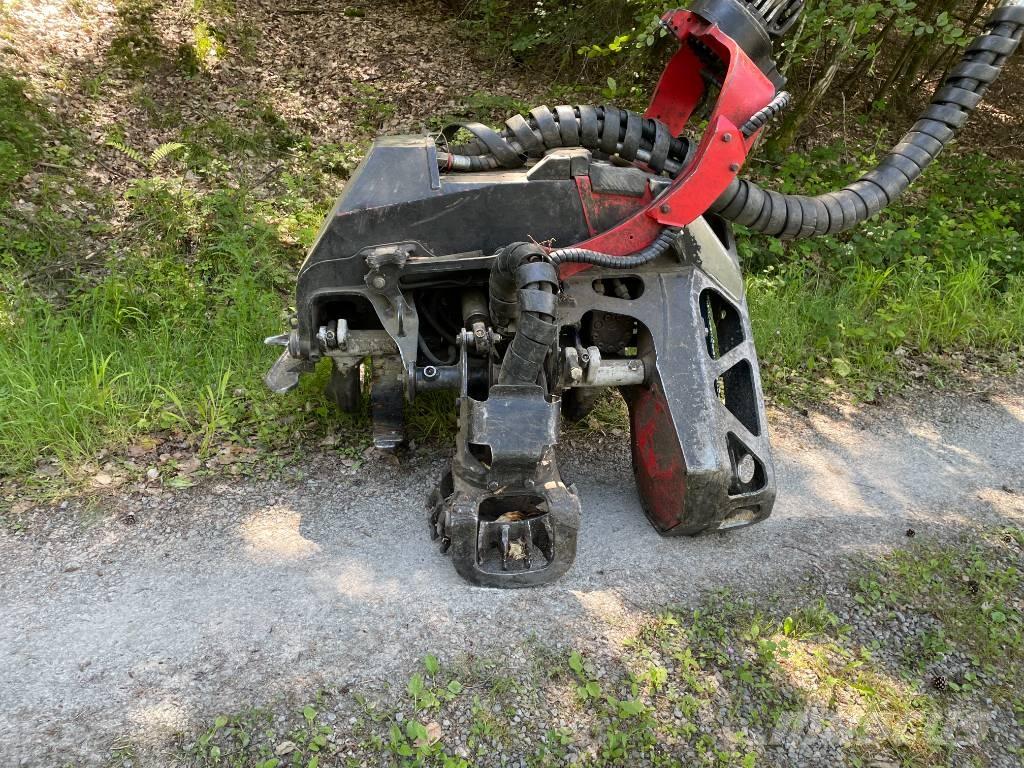 Komatsu C124 打枝机
