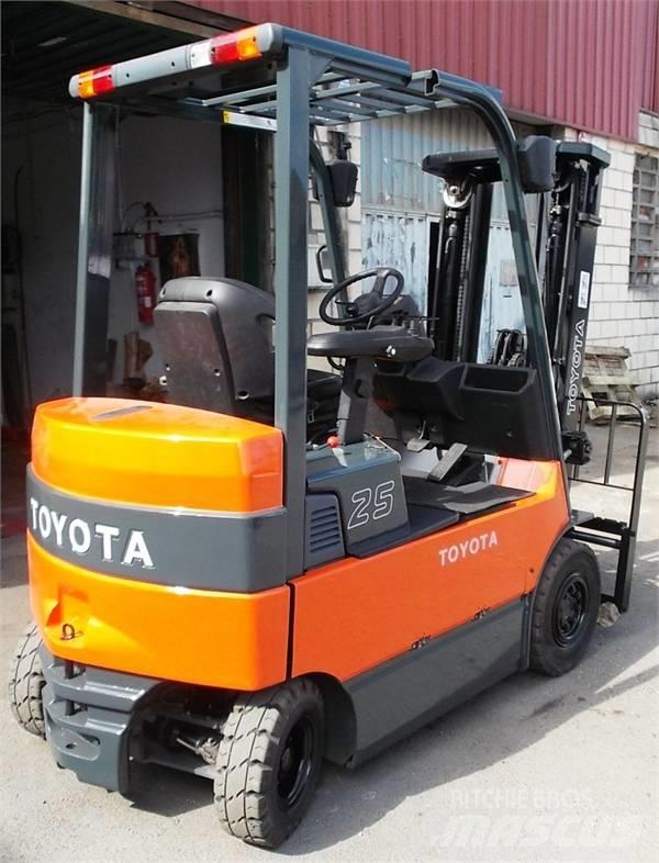 Toyota 7 FBMF 25 电动叉车