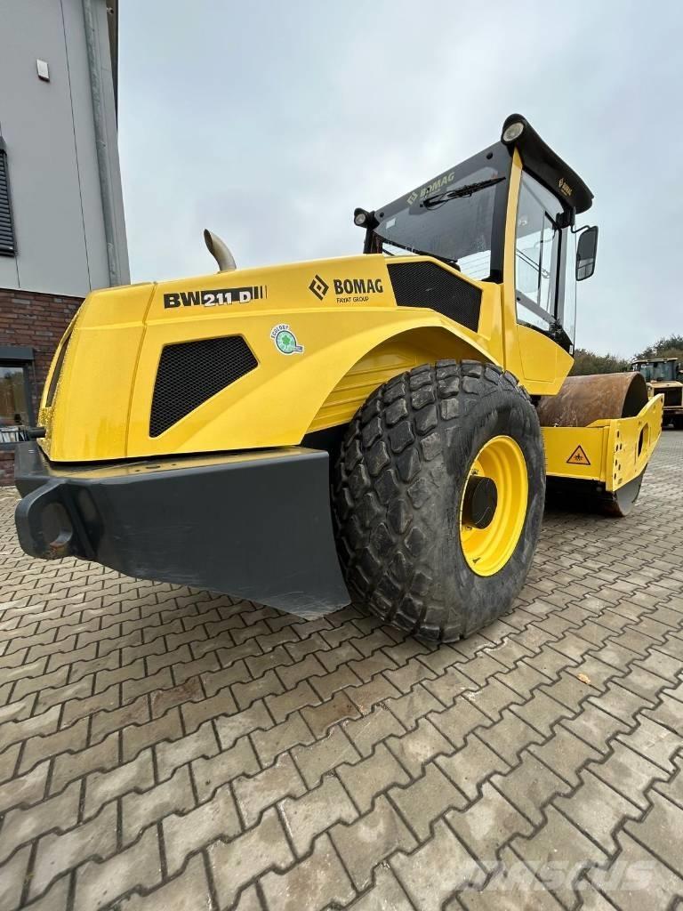 Bomag BW 211 D-5 单轮压路机