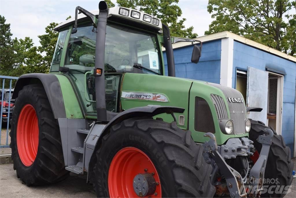 Fendt 712 Vario 拖拉机/农用车