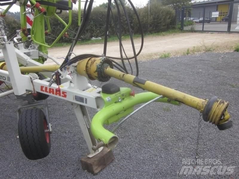 CLAAS VOLTO 1100 T 犁耙和摊草机