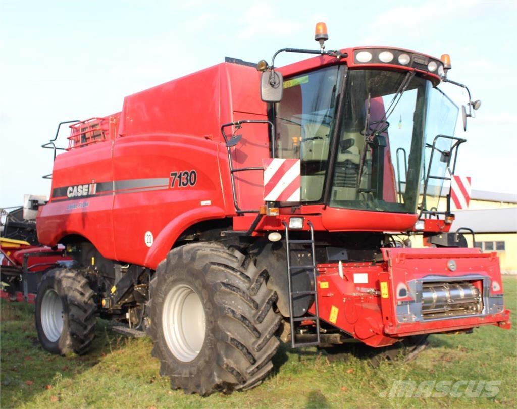 Case IH AF 7130 联合收割机