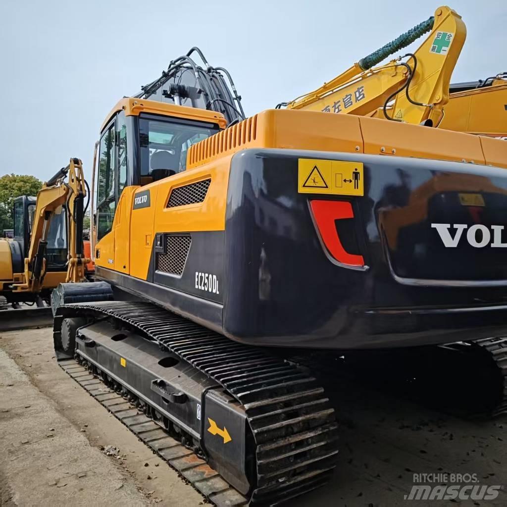 Volvo 250DL 履带挖掘机
