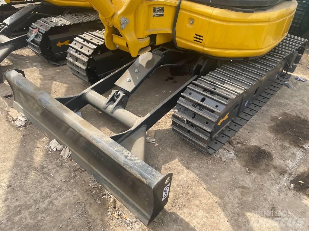 Komatsu PC 30 小型挖掘机