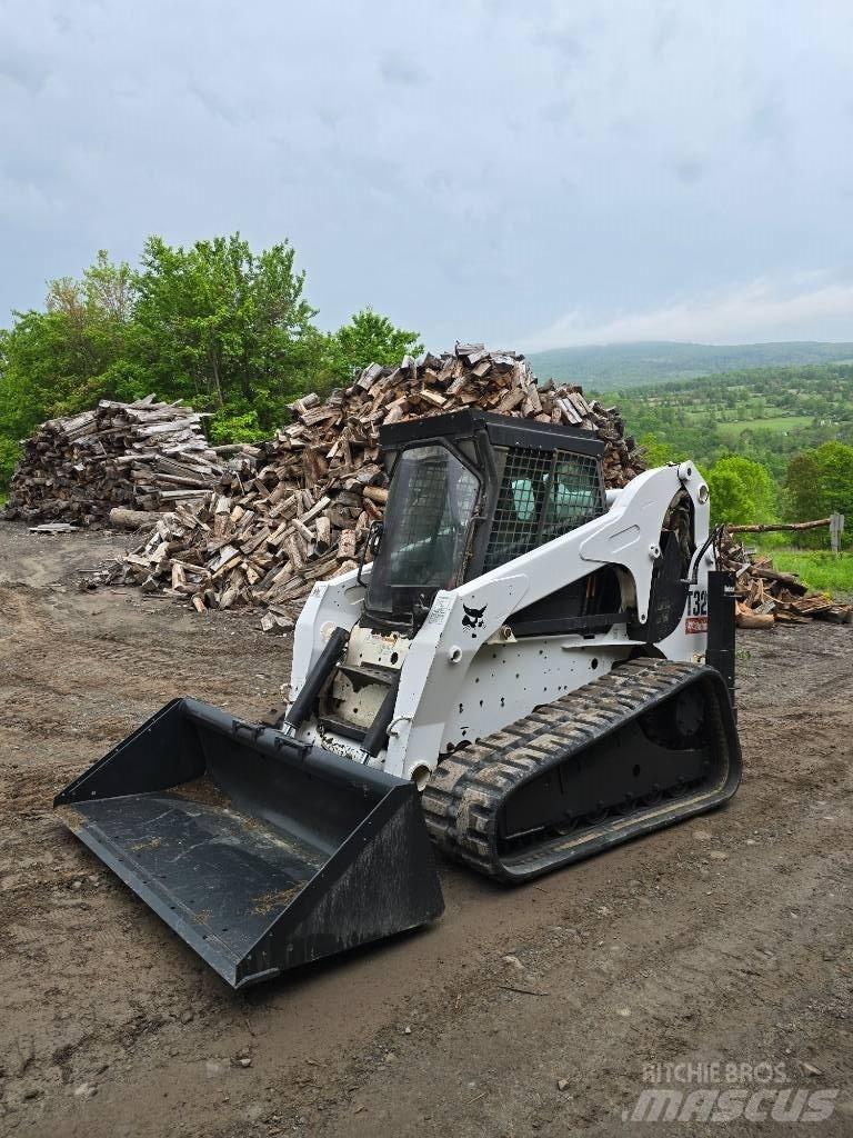 Bobcat T 320 滑移装载机