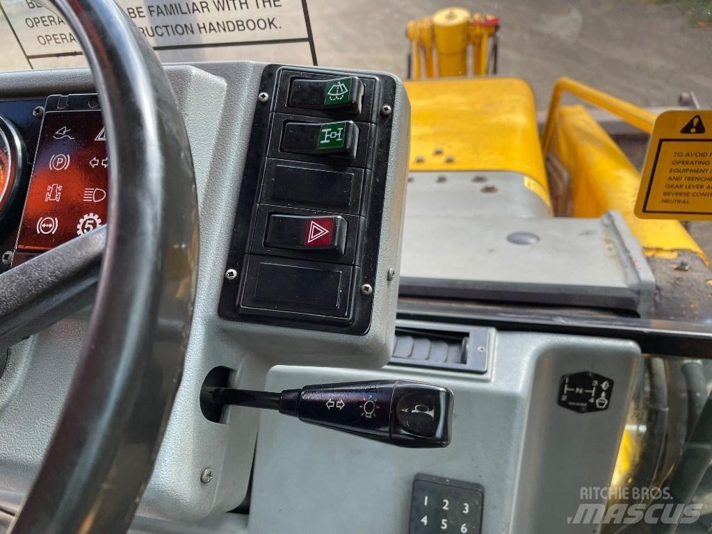 Massey Ferguson 750 反铲装载机