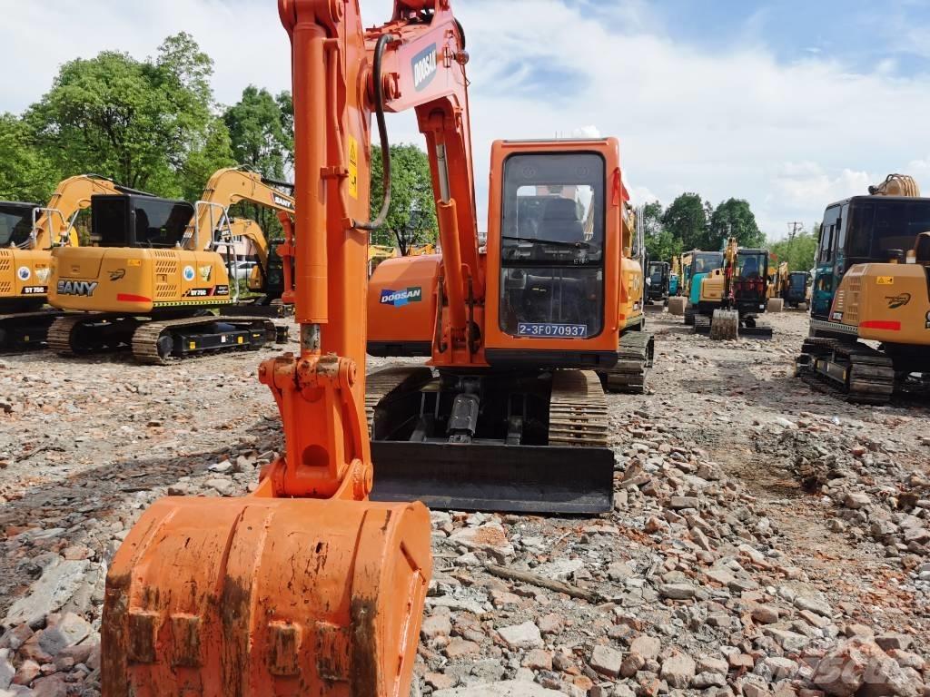 Doosan DX75 中型挖掘机