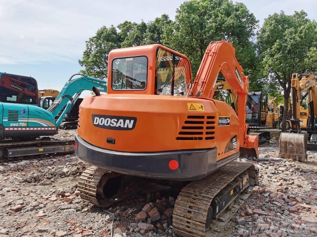 Doosan DX75 中型挖掘机