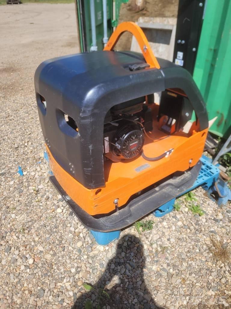 Atlas Copco RP400 拖式振动压路机