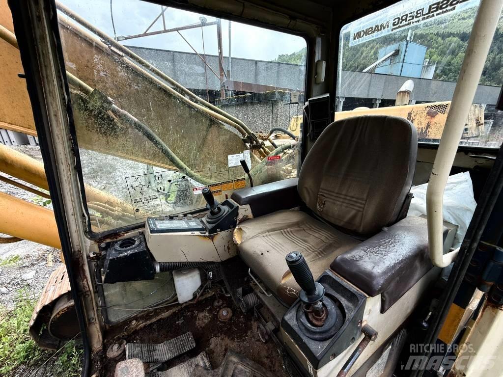 Komatsu PC 200-3 履带挖掘机