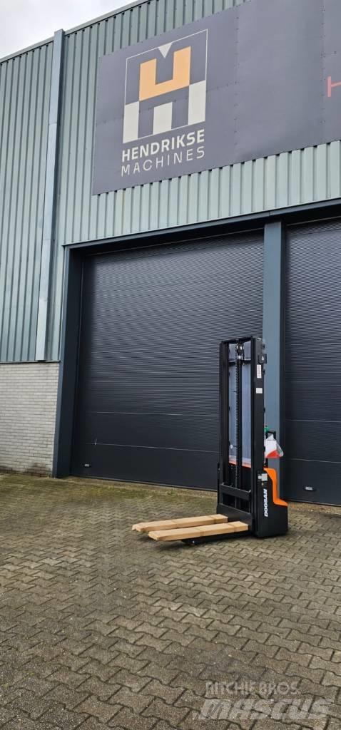 Doosan LSM 12 N 手推堆垛车