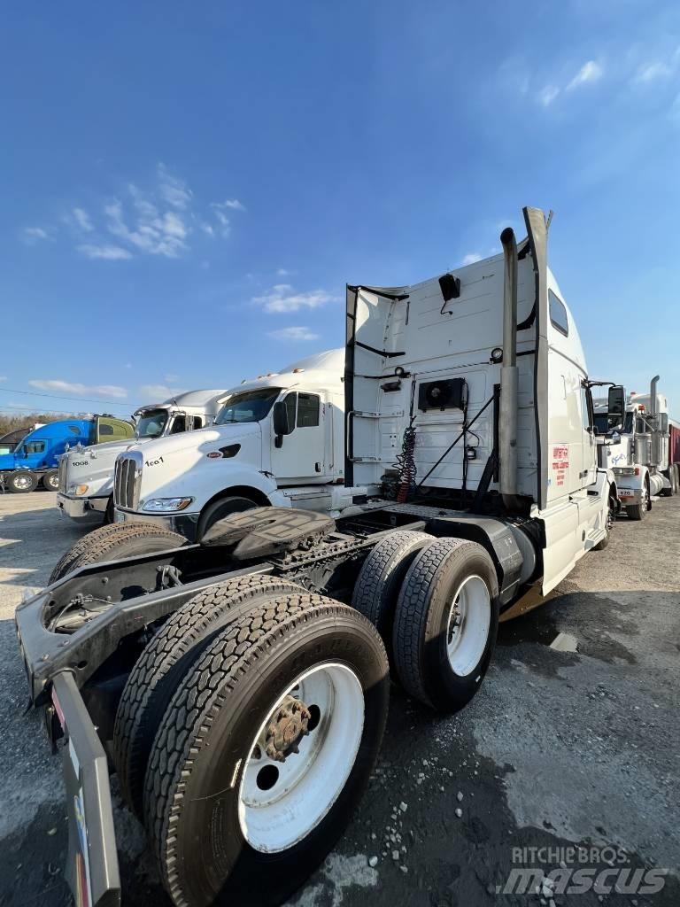 Volvo VLN 670 牵引车