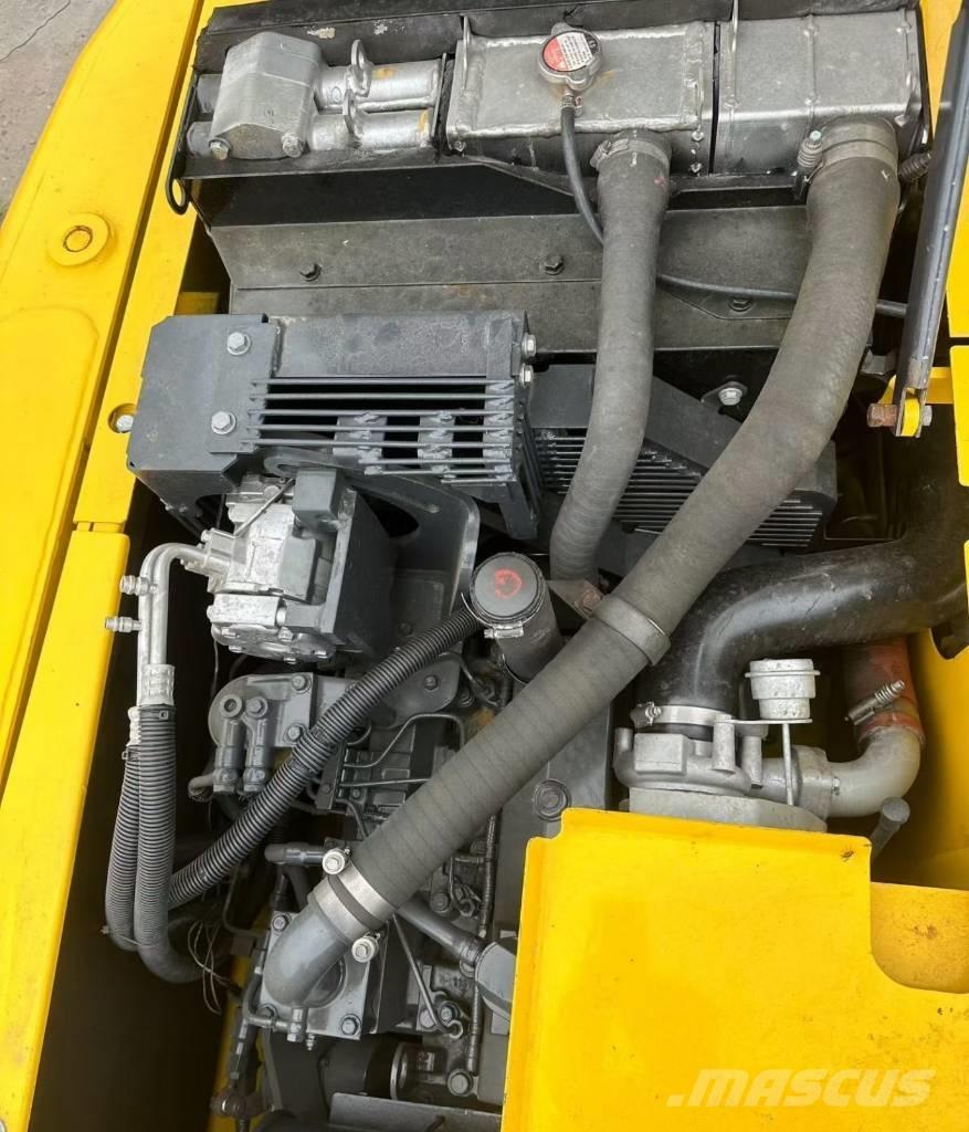 Komatsu 130 履带挖掘机