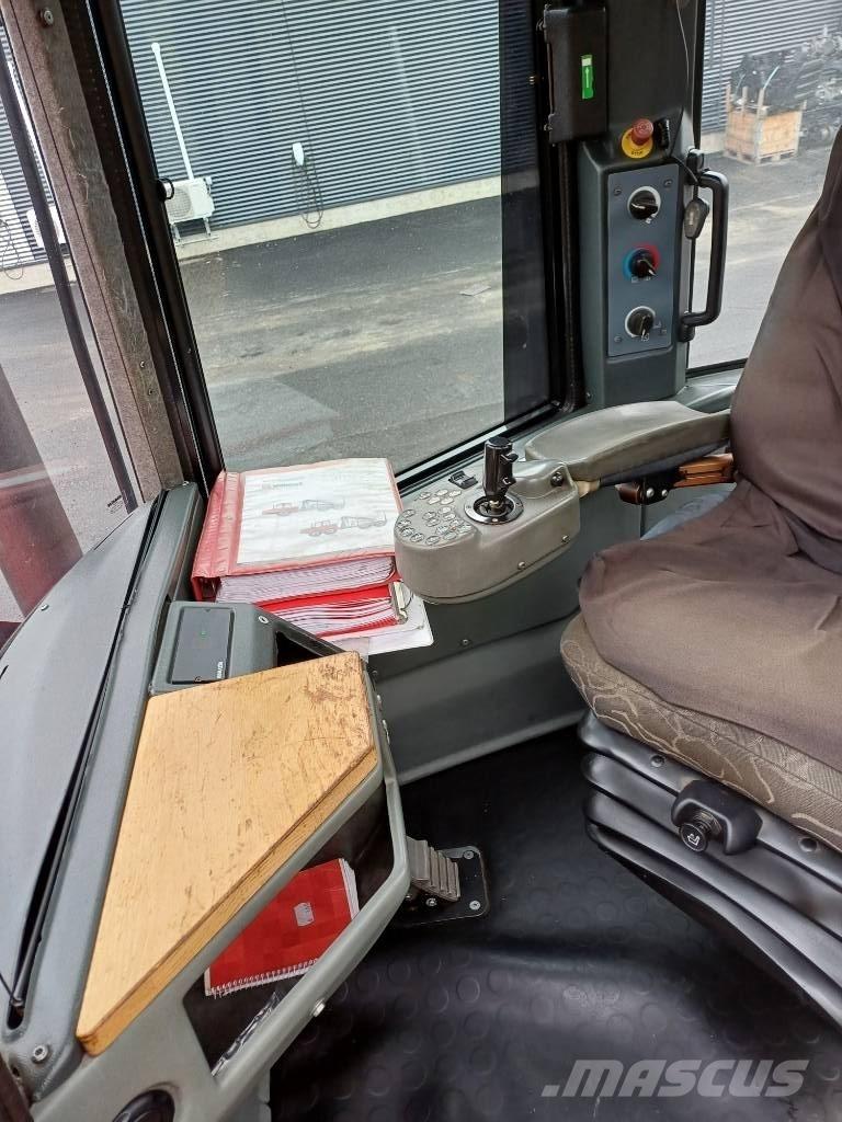 Komatsu 840 TX 集运机