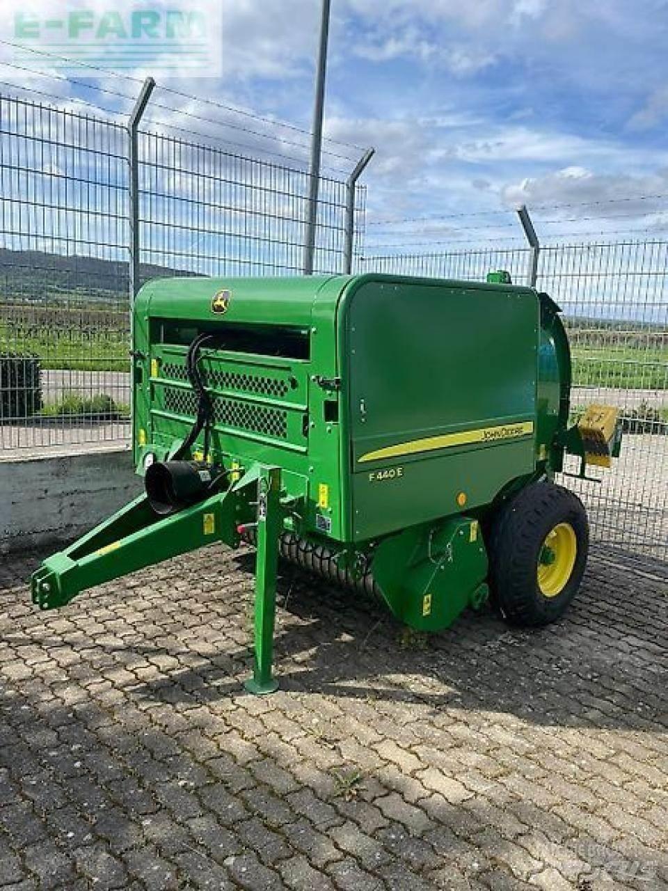 John Deere f440e 方捆打捆机