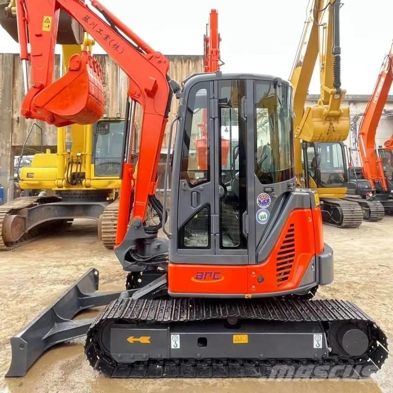 Hitachi ZX50U 小型挖掘机