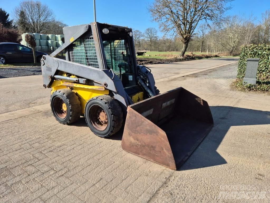 New Holland LS 160 滑移装载机