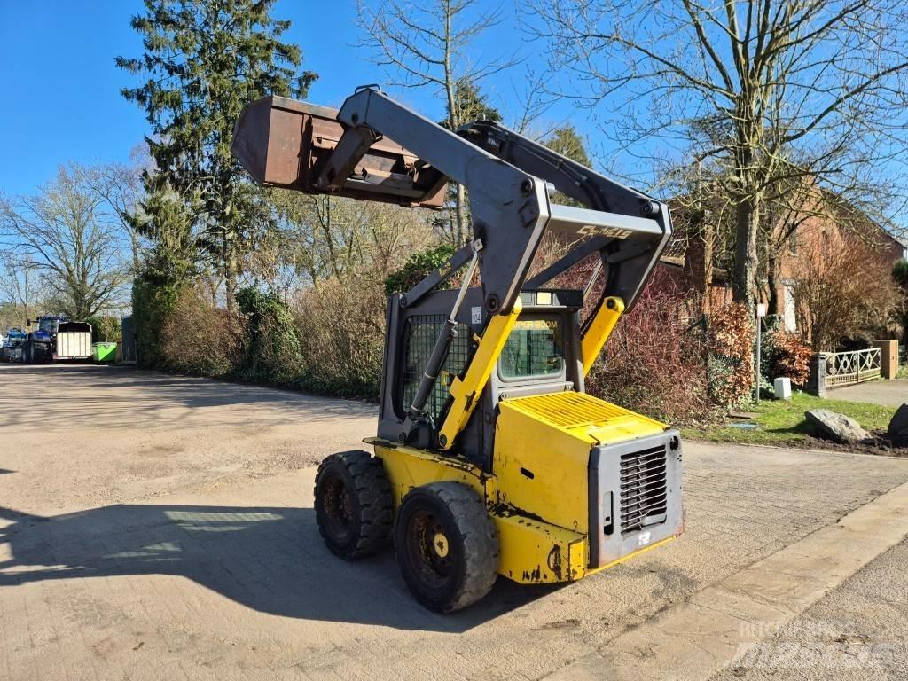 New Holland LS 160 滑移装载机
