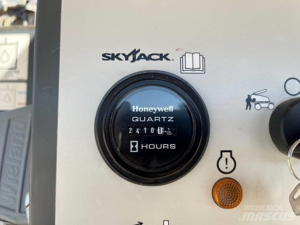 SkyJack SJ63AJ 曲臂高空工作平台