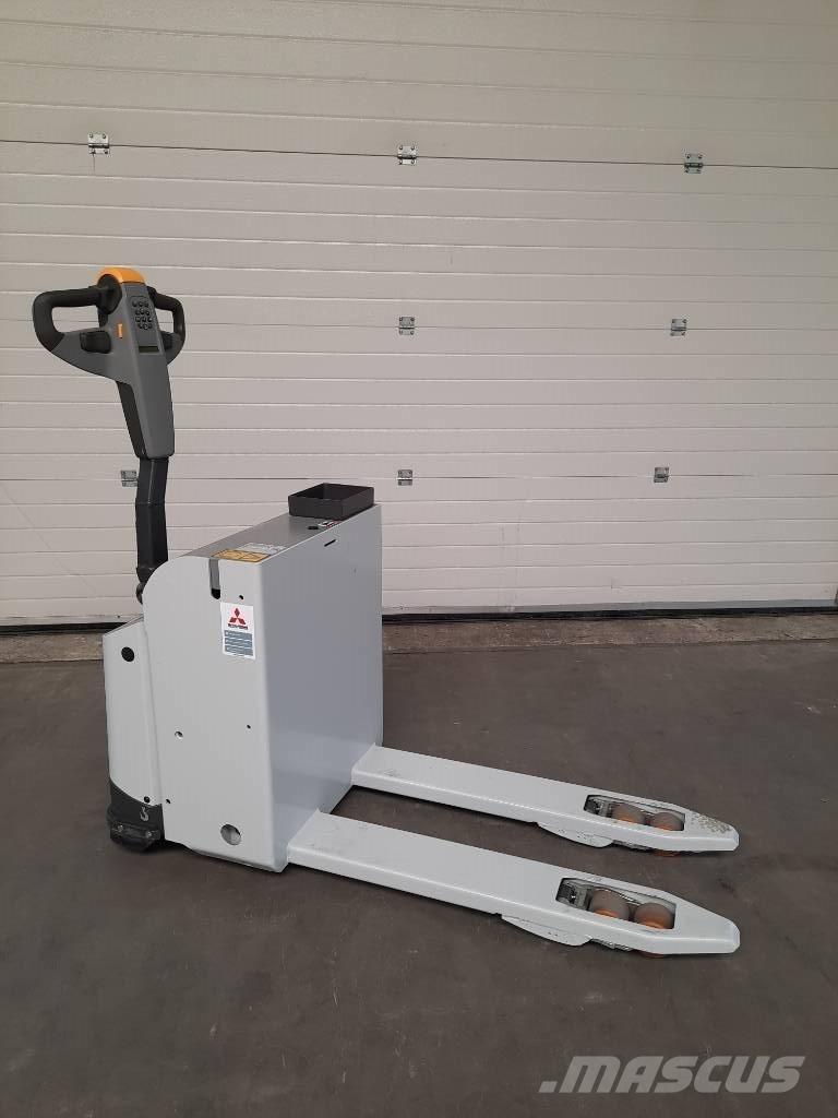 UniCarriers PLL180 手摇升降机
