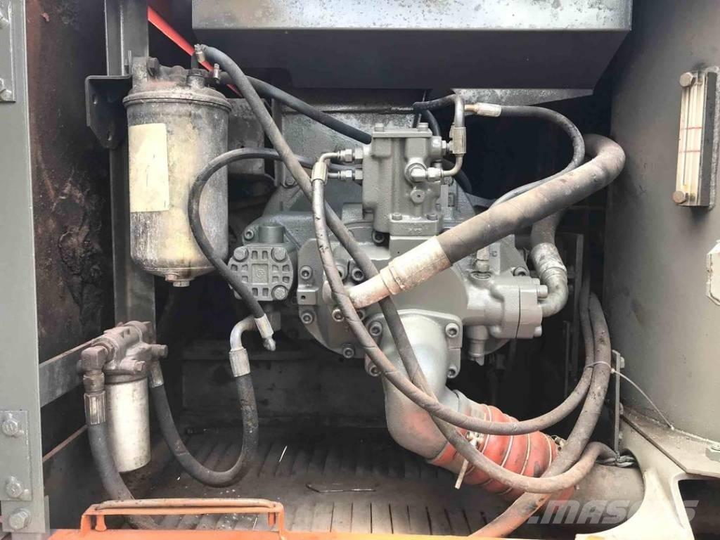 Hitachi EX200 履带挖掘机
