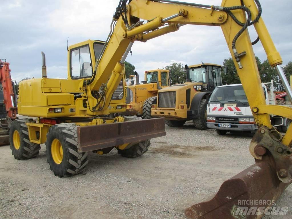 Komatsu PW 95 中型挖掘机
